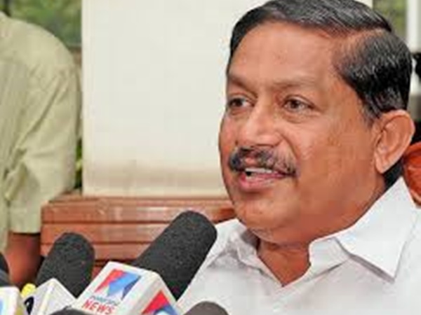 സീറ്റ് വേണമെങ്കിൽ പണം വേണം