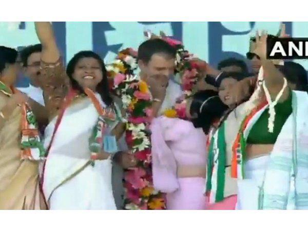 ആക്രോശ് റാലിക്കിടെ ആക്രോശ് റാലിക്കിടെ