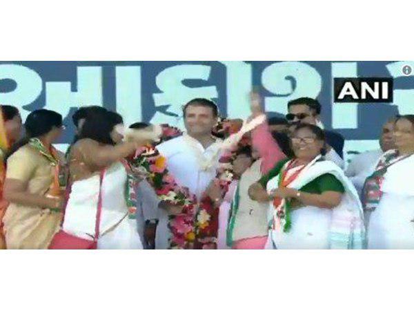 ഏറ്റെടുത്ത് സോഷ്യല് മീഡിയ ഏറ്റെടുത്ത് സോഷ്യല് മീഡിയ