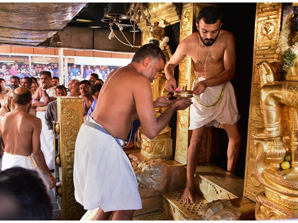 ദേവസ്വം ബോര്‍ഡ്