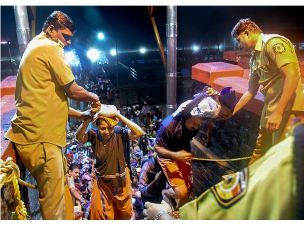 ഭരണഘടനാ ധാര്‍മികതയ്ക്ക് വിധേയം