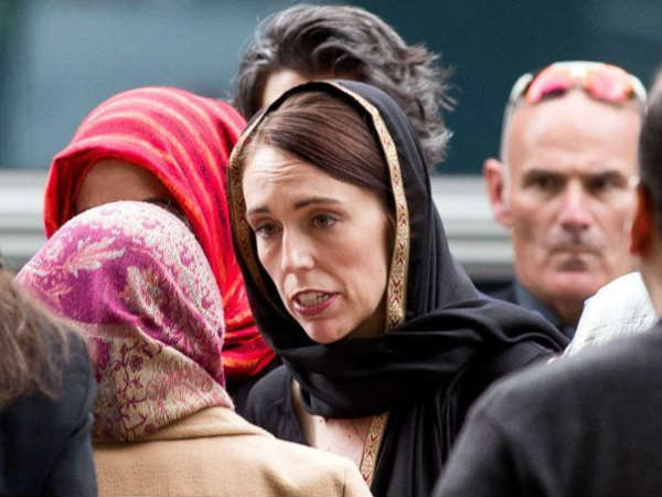 കരഞ്ഞുകലങ്ങിയ കണ്ണുമായി കരഞ്ഞുകലങ്ങിയ കണ്ണുമായി