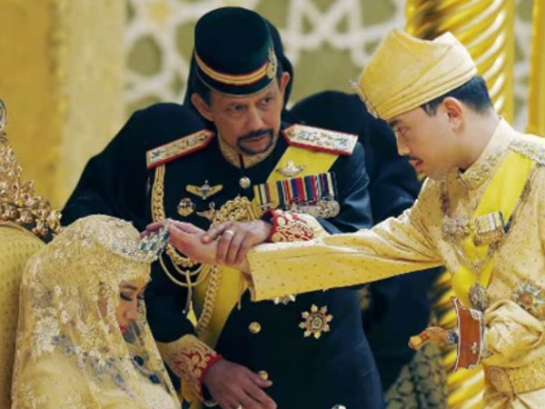 അതി സമ്പന്നൻ