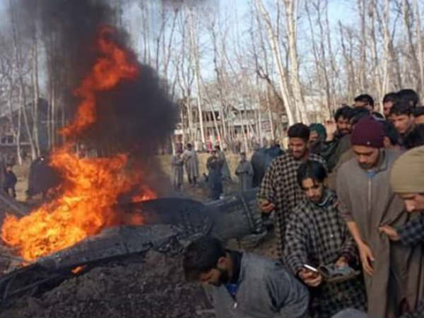  റിവോള്‍വര്‍ പുറത്തെടുത്തു