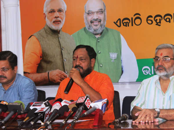  ഓഫീസ് അടിച്ചുതകര്‍ത്തു