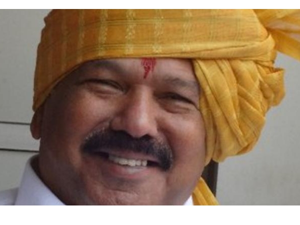  ഫഡ്നാവിസിന്‍റെ ചിത്രം