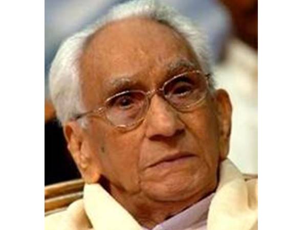  കെ കരുണാകരനെ മലര്‍ത്തിയടിച്ചു 