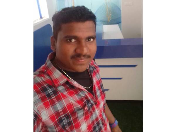  കായല്‍ തീരത്തെത്തിച്ച് മര്‍ദിച്ചു 