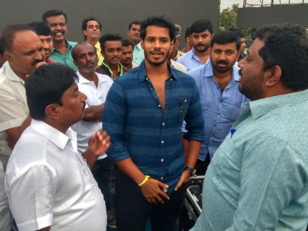 നിഖിലിന്റെ അരങ്ങേറ്റം