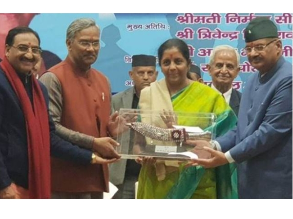  പ്രതിപക്ഷത്തിനെതിരെ വിമര്‍ശനം