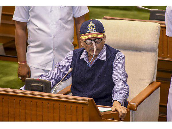  തക്കം നോക്കി കോണ്‍ഗ്രസ്