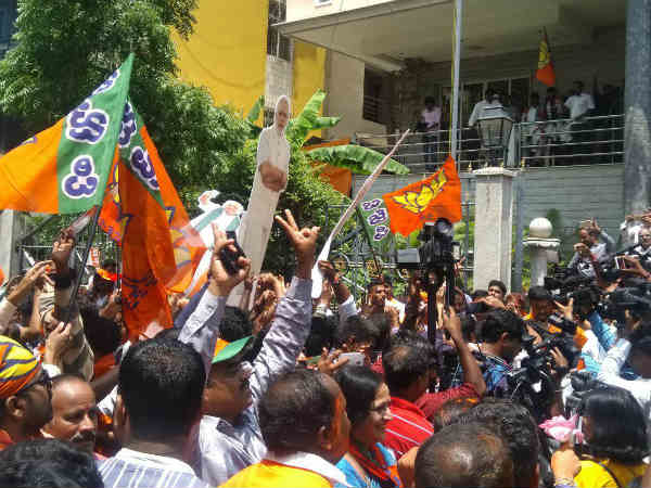 മോദിക്ക് അനുകൂലം