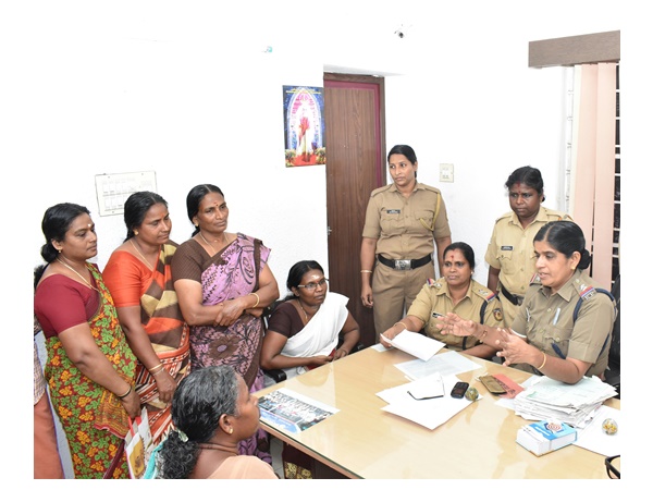 പരാതിക്കാരായി എത്തിയതും വനിതകൾ പരാതിക്കാരായി എത്തിയതും വനിതകൾ