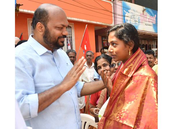 നാമനിര്ദേശ പത്രിക സമര്പ്പിക്കും നാമനിര്ദേശ പത്രിക സമര്പ്പിക്കും
