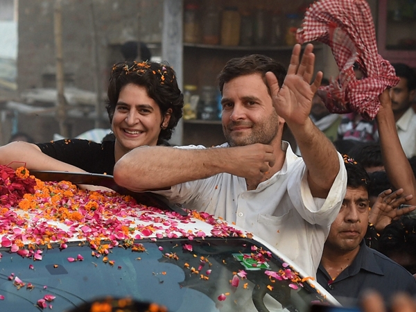  അങ്കത്തിനിറങ്ങി പ്രിയങ്ക