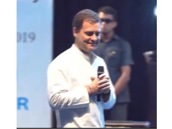  രാഹുലിന്‍റെ വേഗ മറുപടി