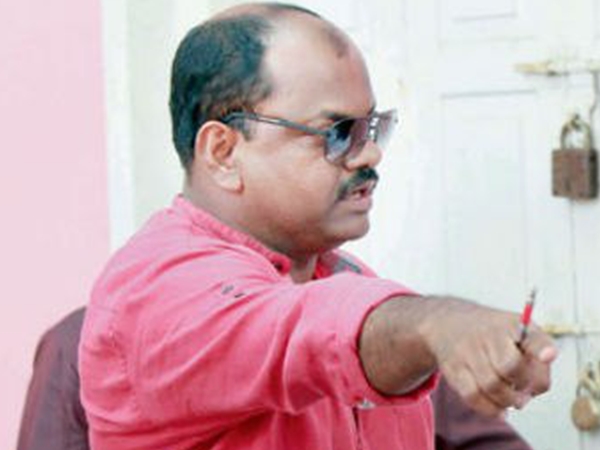  40 ഗുണ്ടകള്‍ക്കൊപ്പം