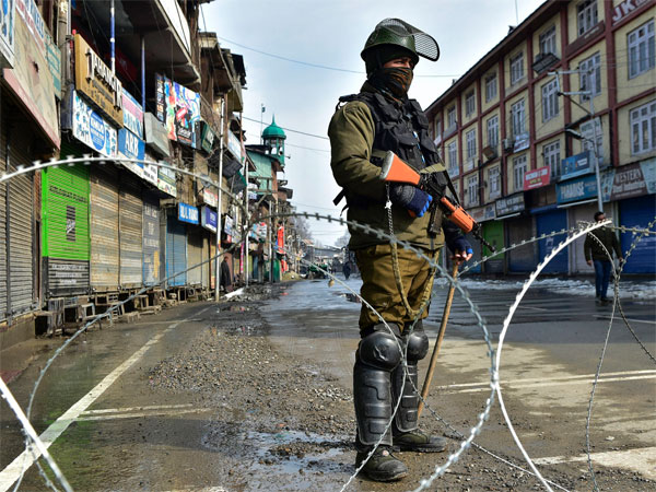 ഭീകരര്‍ക്ക് പണം നല്‍കി