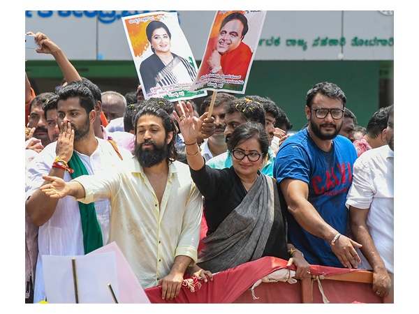 നിഖിലിനെതിരെയും പ്രതിഷേധം നിഖിലിനെതിരെയും പ്രതിഷേധം