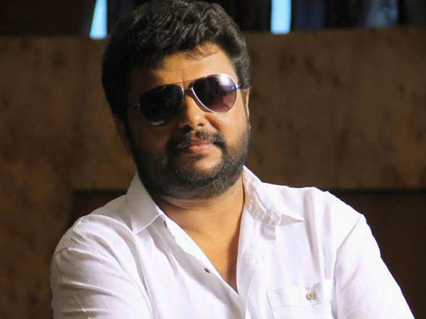 ആട്ടിൻ തോലിട്ട ചെന്നായ്