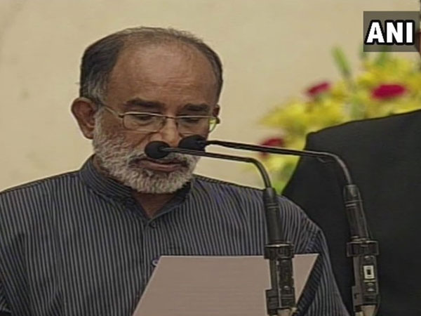 ജനങ്ങളെ മണ്ടന്മാരാക്കുകയാണ്