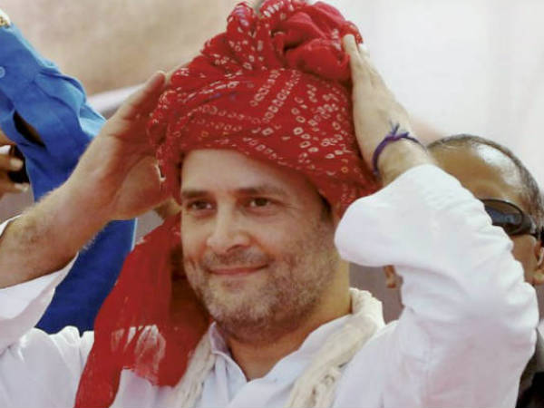  പതാകയില്‍ എഴുതിയിട്ടുള്ളത്