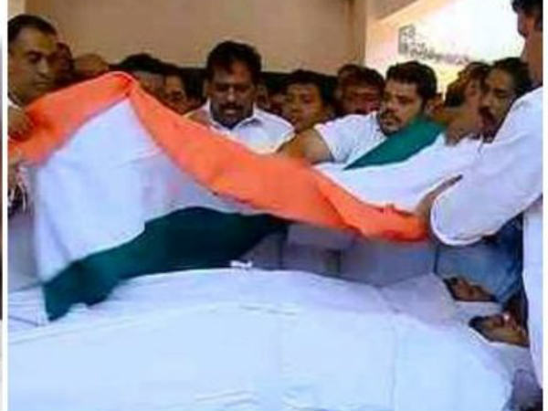  ടാര്‍പോളിന്‍ വിരിച്ച്