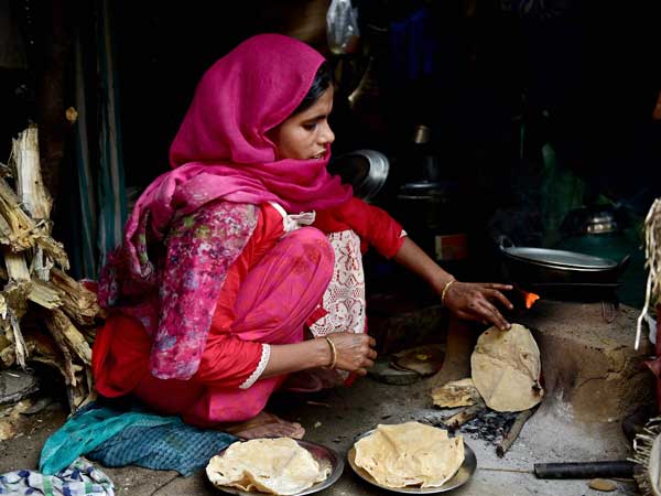 ദരിദ്ര കുടുംബങ്ങള്‍ക്ക്