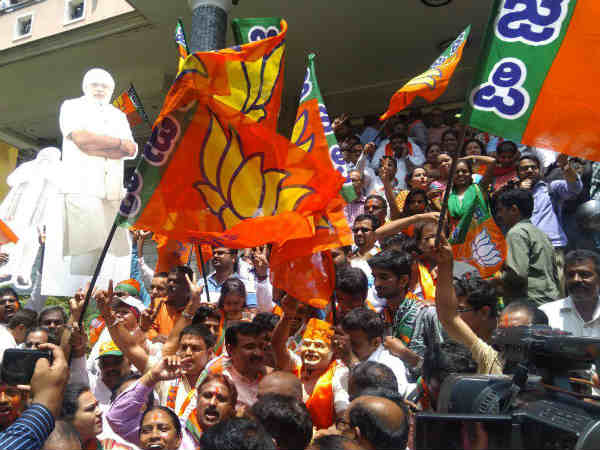 ധാരണകള് തെറ്റിച്ചു ധാരണകള് തെറ്റിച്ചു