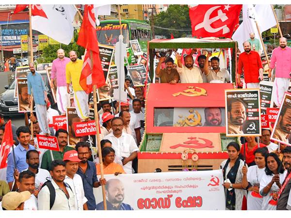 ചെ​ങ്ക​ട​ലാ​യി പാ​ലാ​രി​വ​ട്ടം