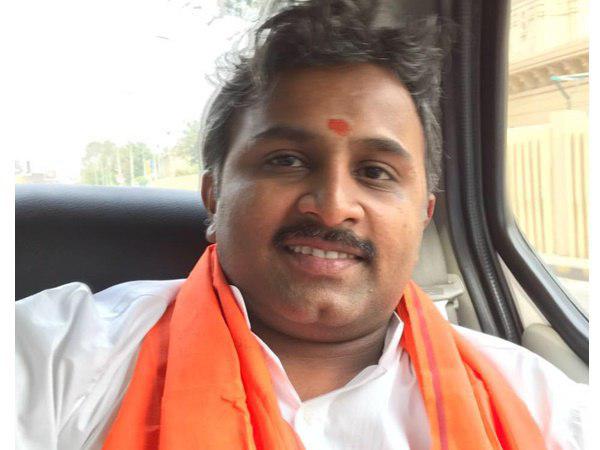  സോഷ്യല്‍ മീഡിയയില്‍