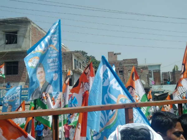 ത്രിവര്‍ണ പതാകയ്ക്ക് പുറമെ