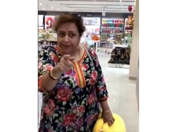 പെൺകുട്ടികൾക്ക് ശകാരം പെൺകുട്ടികൾക്ക് ശകാരം