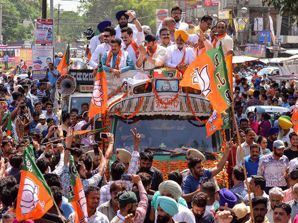 പ്രചാരണം മുമ്പോട്ട്