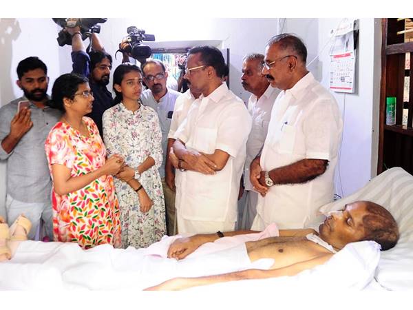  മാധ്യമപ്രവര്‍ത്തകുടെ ഗ്രൂപ്പ് 