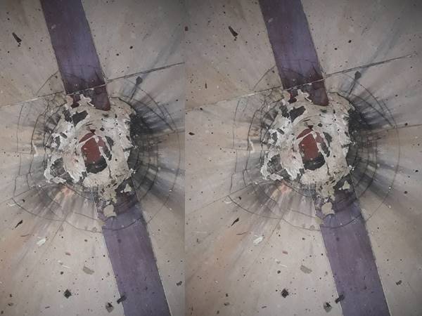  ബോംബും ആയുധങ്ങളും 