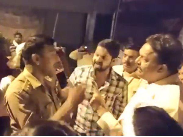  നിര്‍ബന്ധിച്ച് മഷി പുരട്ടി