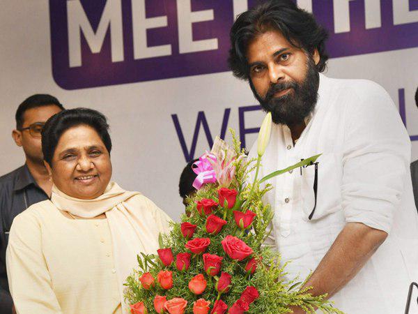  പിന്തുണച്ച് അഖിലേഷ്