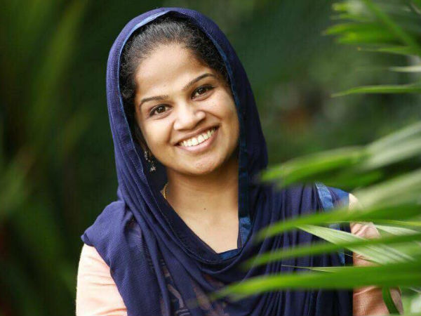 മുന്നിലിരിക്കുന്ന ആളാരെന്ന് അറിയണം