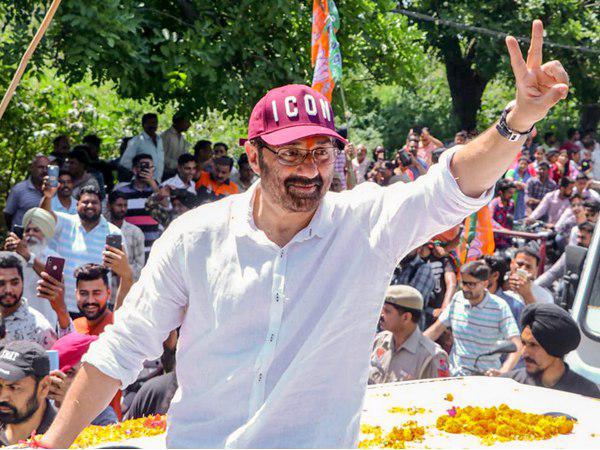  സ്ത്രീ കയറി വന്നു