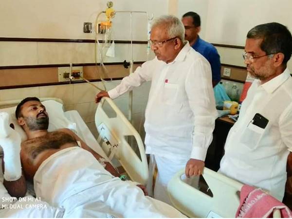  നേതാക്കളുടെ ആശുപത്രി സന്ദര്‍ശനം 