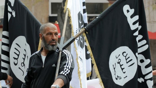 നൂറോളം പേര്‍