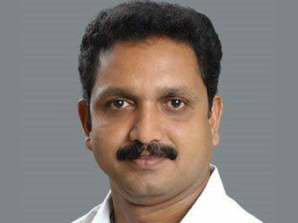പുര കത്തുമ്പോള്‍ 