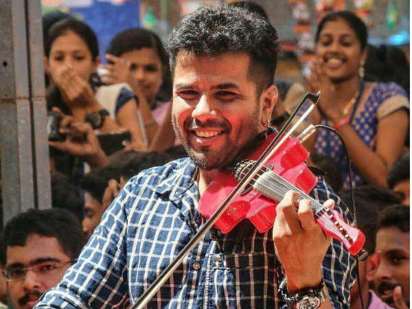 മൊബൈല്‍ ഫോണ്‍ ആരുടെ കൈയ്യില്‍