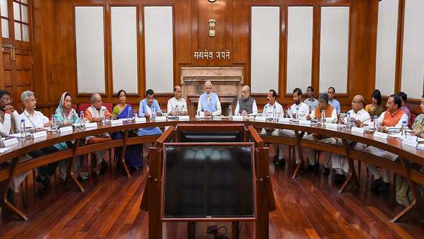 മന്ത്രിമാർക്കും പാഠങ്ങൾ മന്ത്രിമാർക്കും പാഠങ്ങൾ