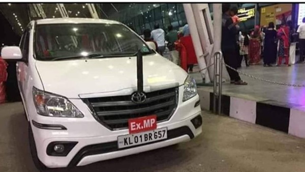 ഏതാണ് ഒറിജിനൽ ഏതാണ് ഫോട്ടോഷോപ്പ് 