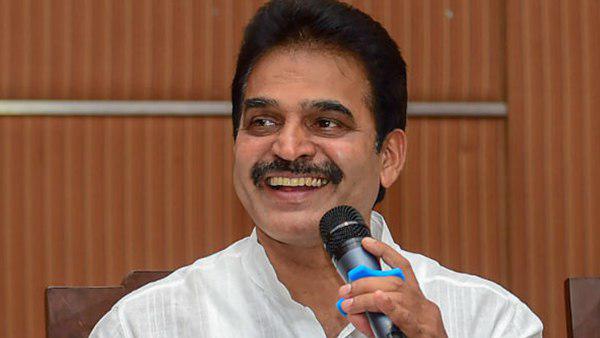 രാഹുലിനെ അനനയിപ്പിക്കാൻ രാഹുലിനെ അനനയിപ്പിക്കാൻ