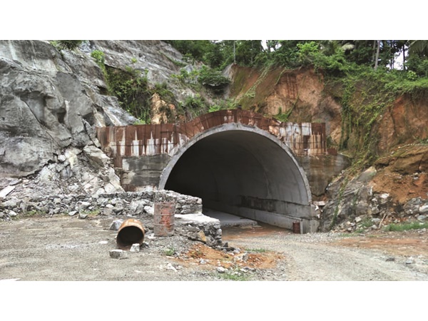 സംരക്ഷണഭിത്തി തകർന്നു 