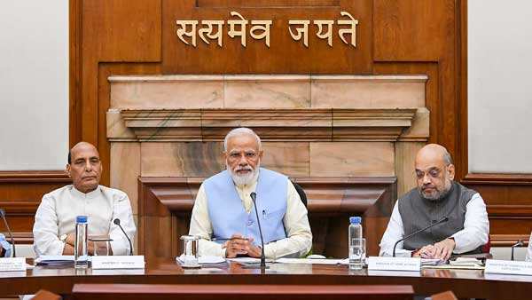 വിദേശ യാത്ര വേണ്ട വിദേശ യാത്ര വേണ്ട