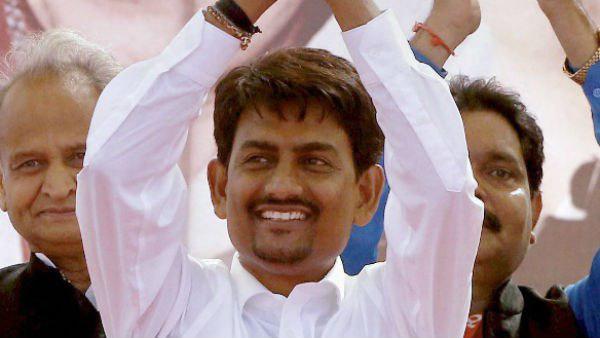  ഇടഞ്ഞ് നിൽക്കുന്നവർ